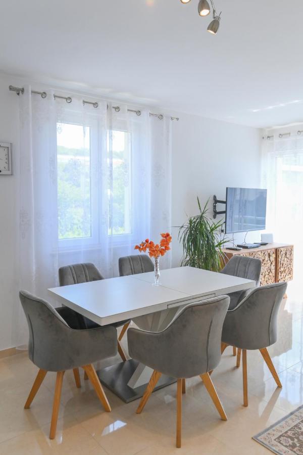 Appartement Apartman Iskra à Rijeka Extérieur photo