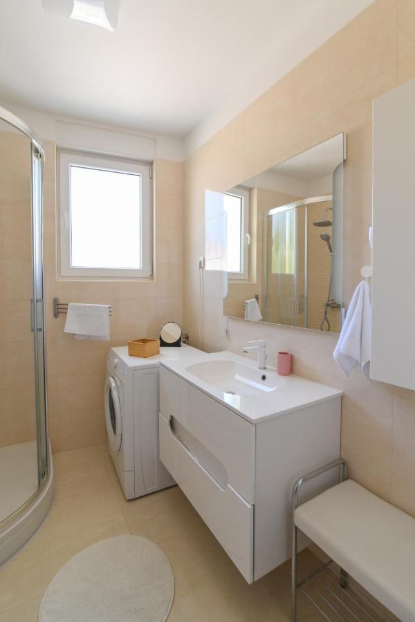 Appartement Apartman Iskra à Rijeka Extérieur photo