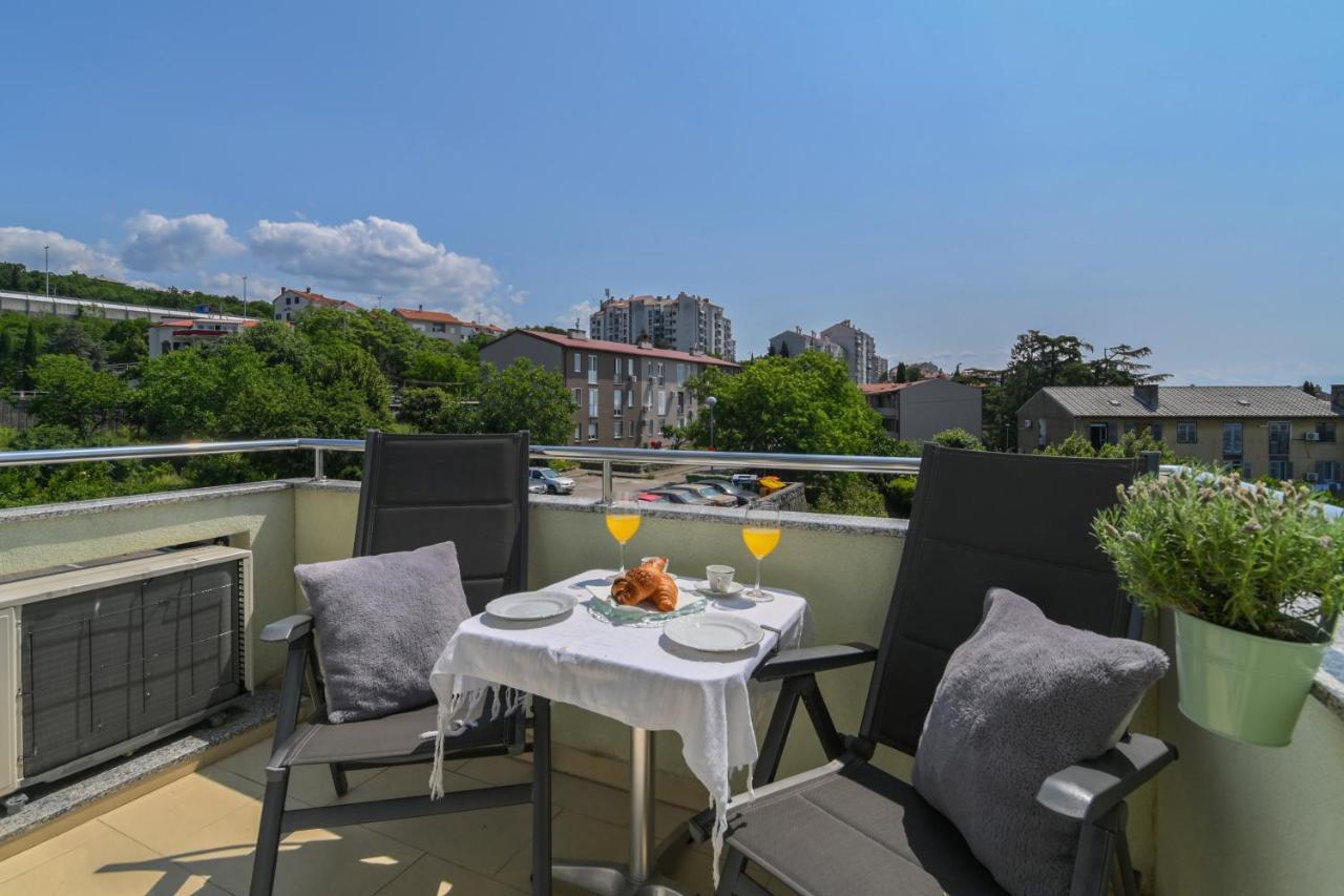 Appartement Apartman Iskra à Rijeka Extérieur photo