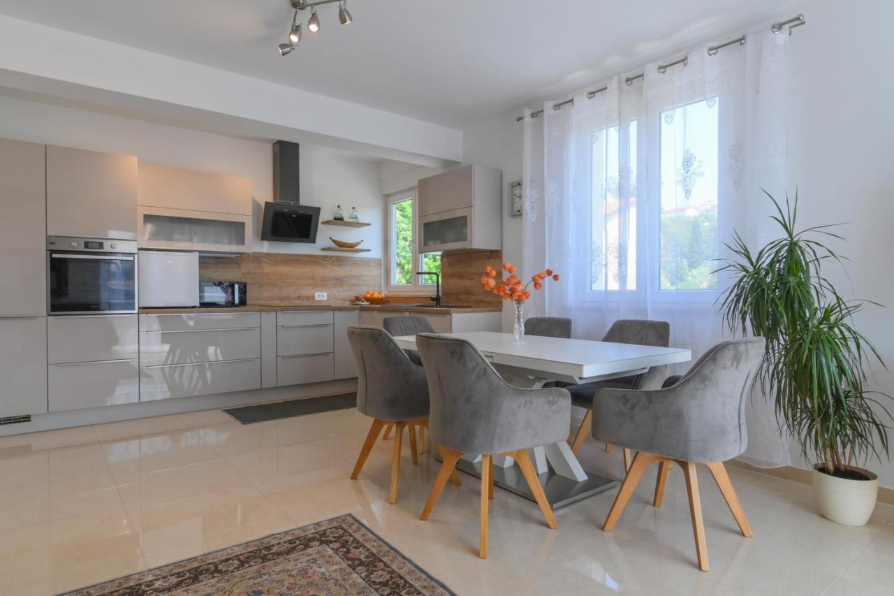 Appartement Apartman Iskra à Rijeka Extérieur photo
