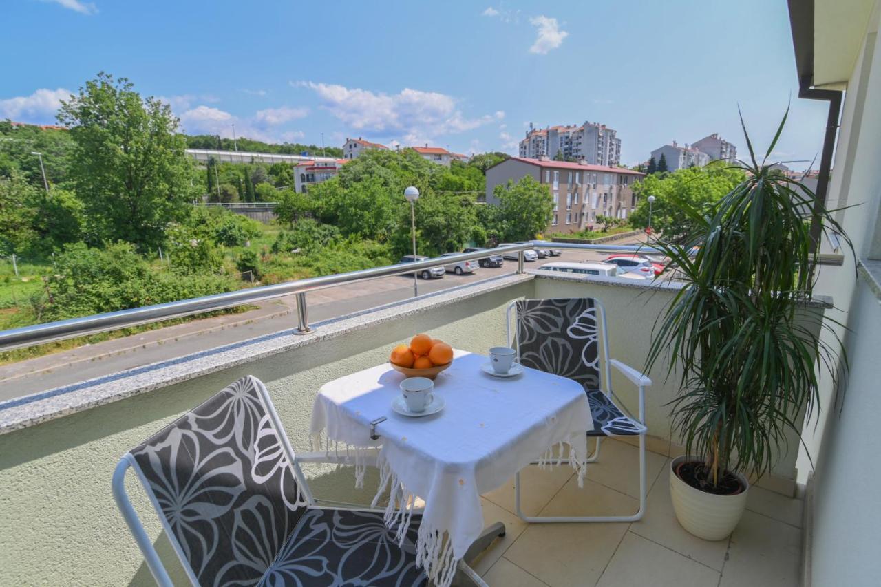 Appartement Apartman Iskra à Rijeka Extérieur photo