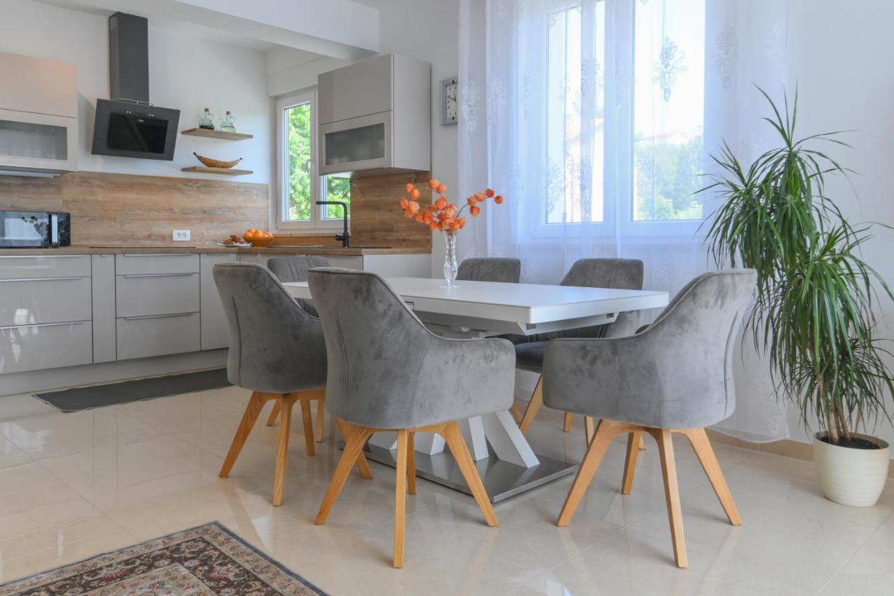 Appartement Apartman Iskra à Rijeka Extérieur photo